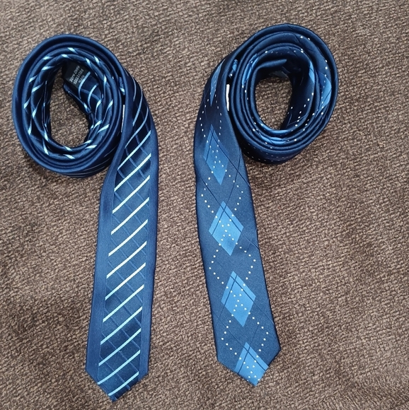 Modern Slim Necktie Set of 2 Blue Designer Men Ties EUC - Picture 2 of 7